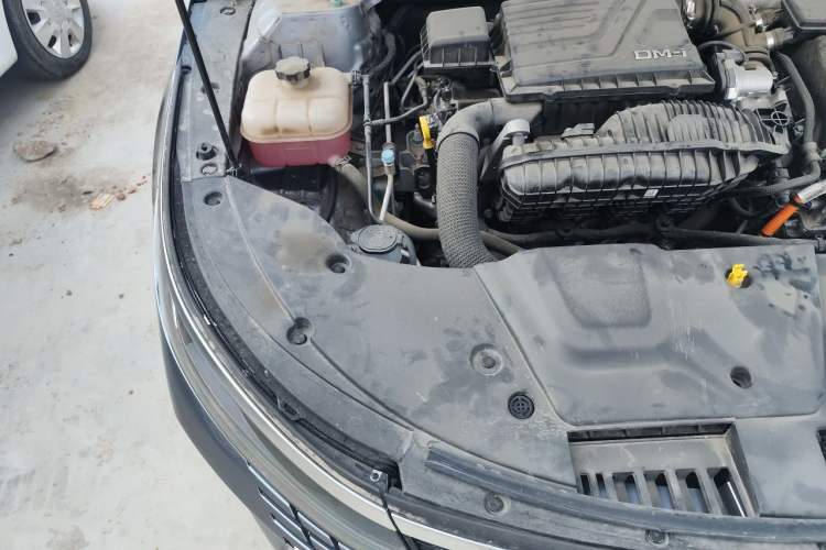 Used BYD Destroyer 05 2024 HONOR Edition DM-i 55KM Luxury Model Engine Bay Right
