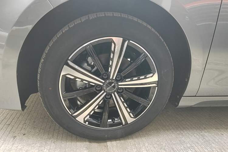 Used BYD Destroyer 05 2024 Honor Edition DM-i 120KM Luxury Model Exterior 4