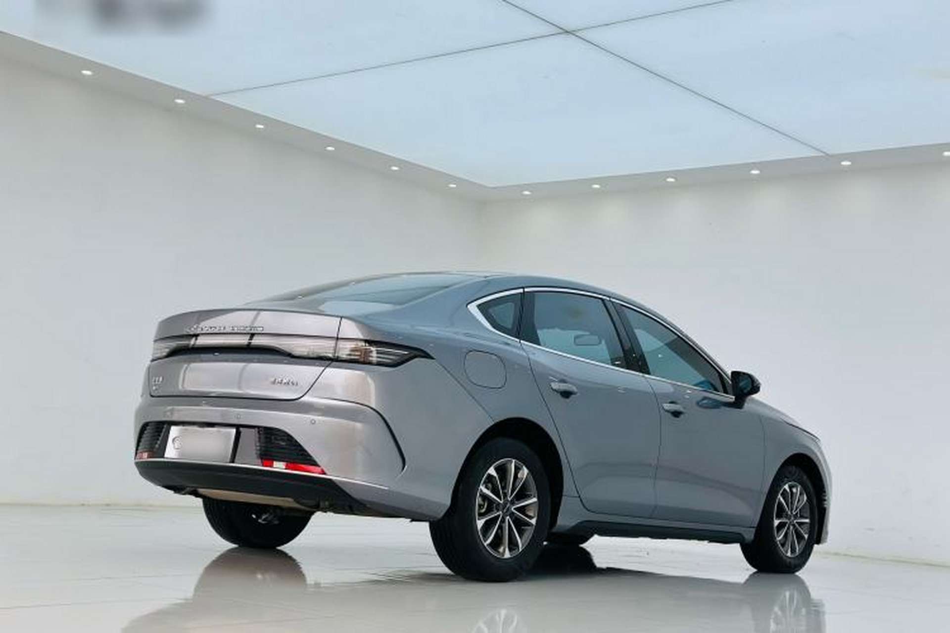 Used BYD Destroyer 05 2024 HONOR Edition DM-i 55KM Luxury Model Exterior 6