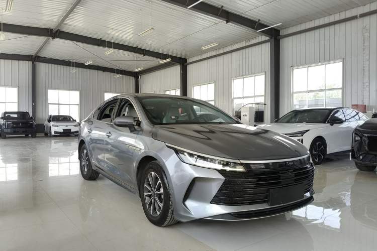 Used BYD Destroyer 05 2024 HONOR Edition DM-i 55KM Luxury Model Front Right 45 Deg