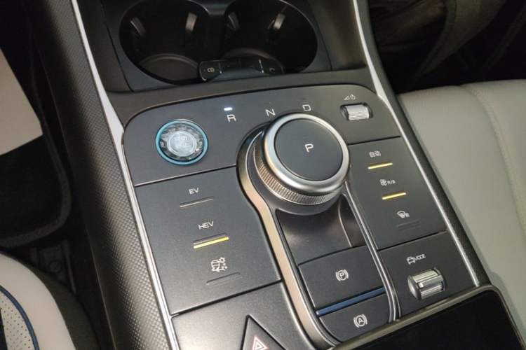 Used BYD Destroyer 05 2024 HONOR Edition DM-i 55KM Luxury Model Gear Lever