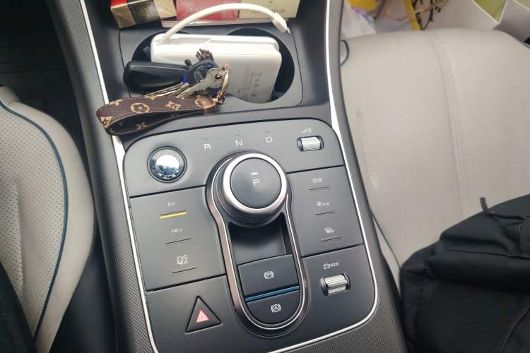 Used BYD Destroyer 05 2024 Honor Edition DM-i 120KM Luxury Model Gear Lever