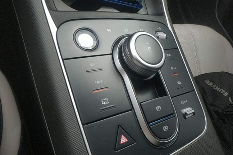 Used BYD Destroyer 05 2024 Honor Edition DM-i 120KM Luxury Model Gear Lever