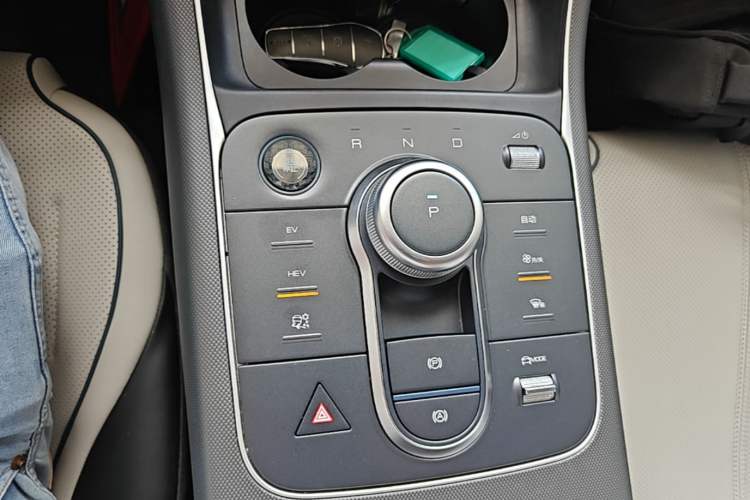 Used BYD Destroyer 05 2024 HONOR Edition DM-i 120KM Prestige Model Gear Lever