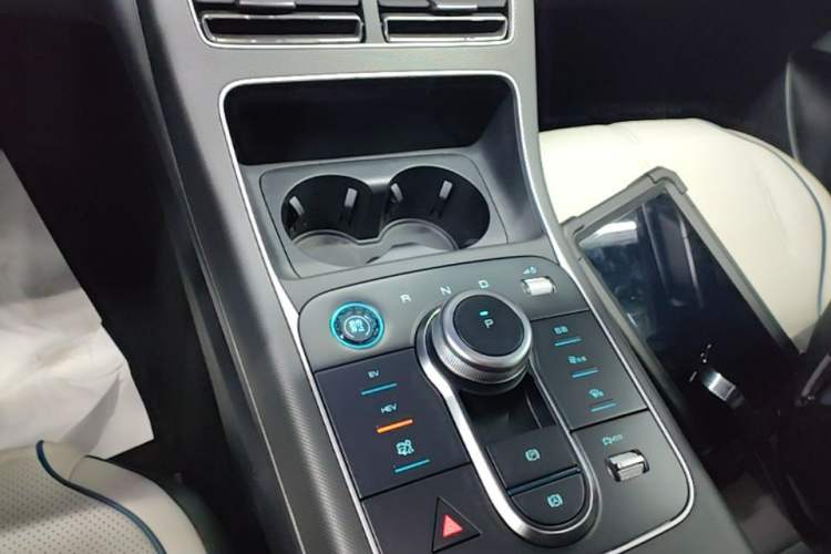 Used BYD Destroyer 05 2024 HONOR Edition DM-i 55KM Luxury Model Gear Lever