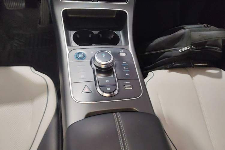 Used BYD Destroyer 05 2024 Honor Edition DM-i 120KM Luxury Model Gear Lever