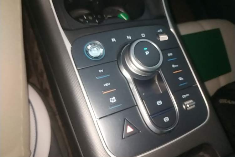 Used BYD Destroyer 05 2024 HONOR Edition DM-i 55KM Luxury Model Gear Lever