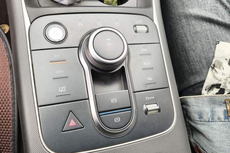 Used BYD Destroyer 05 2024 Honor Edition DM-i 120KM Luxury Model Gear Lever