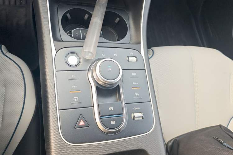 Used BYD Destroyer 05 2024 HONOR Edition DM-i 55KM Luxury Model Gear Lever