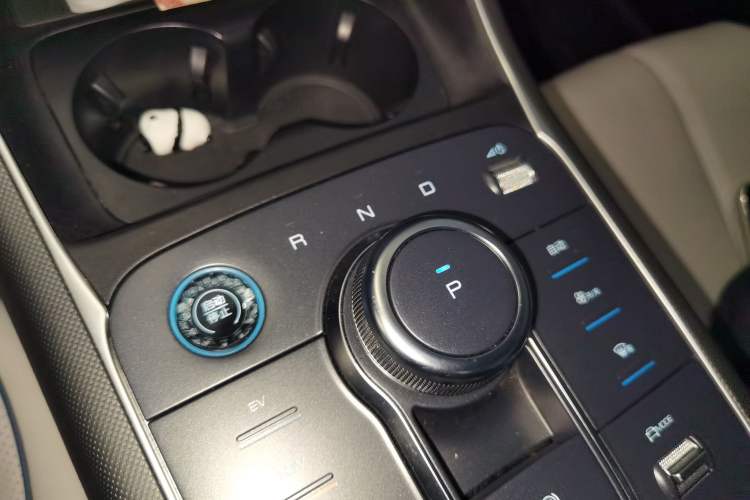 Used BYD Destroyer 05 2024 HONOR Edition DM-i 55KM Luxury Model Gear Lever