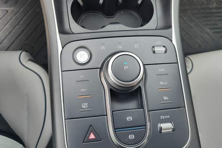Used BYD Destroyer 05 2024 HONOR Edition DM-i 120KM Prestige Model Gear Lever