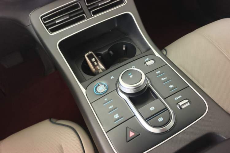 Used BYD Destroyer 05 2024 HONOR Edition DM-i 55KM Luxury Model Gear Lever