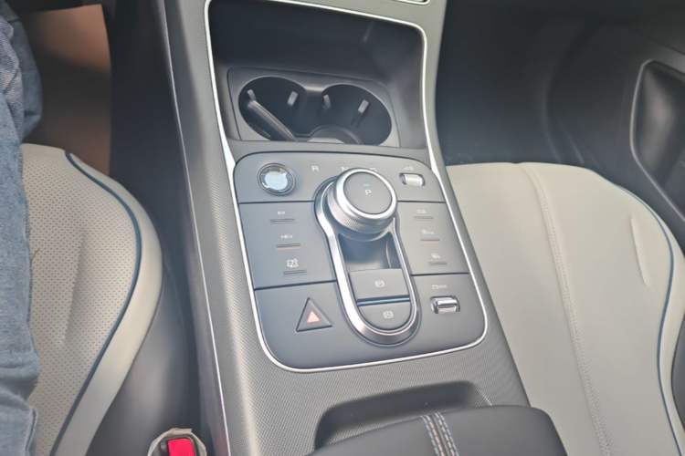 Used BYD Destroyer 05 2024 HONOR Edition DM-i 55KM Luxury Model Gear Lever