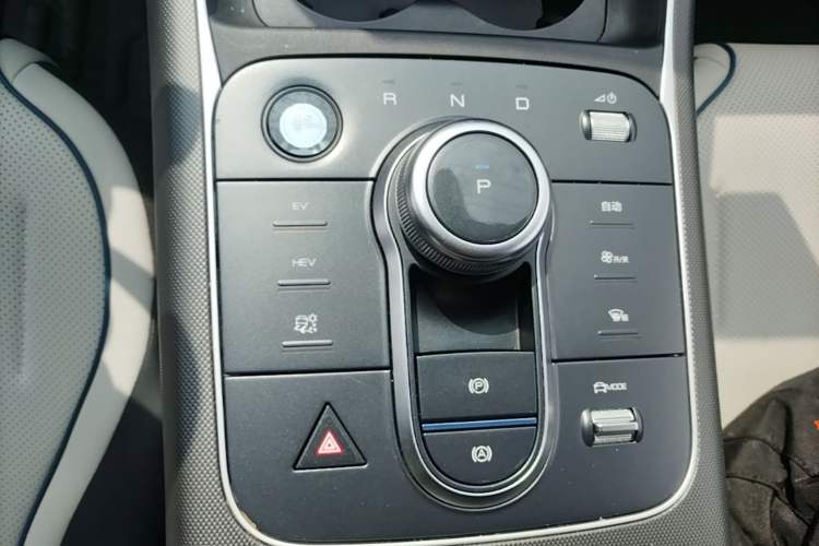 Used BYD Destroyer 05 2024 HONOR Edition DM-i 55KM Luxury Model Gear Lever