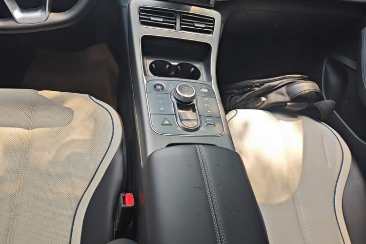 Used BYD Destroyer 05 2024 HONOR Edition DM-i 55KM Luxury Model Gear Lever