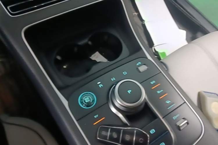 Used BYD Destroyer 05 2024 HONOR Edition DM-i 55KM Luxury Model Gear Lever