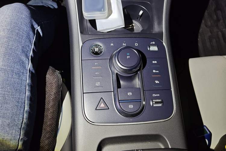 Used BYD Destroyer 05 2024 HONOR Edition DM-i 55KM Luxury Model Gear Lever