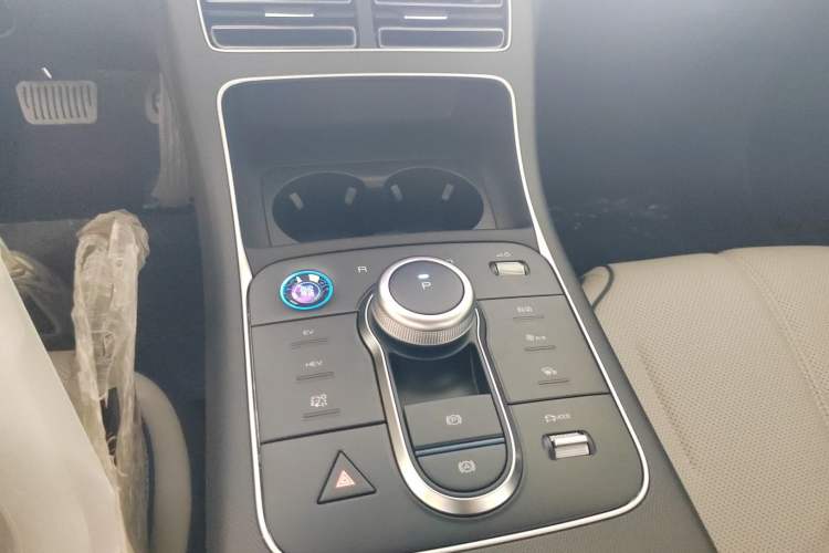 Used BYD Destroyer 05 2024 Honor Edition DM-i 120KM Luxury Model Gear Lever