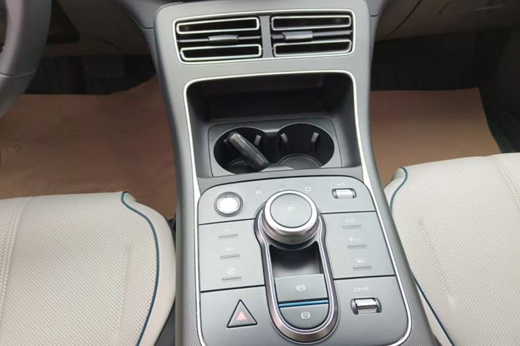 Used BYD Destroyer 05 2024 HONOR Edition DM-i 120KM Prestige Model Gear Lever