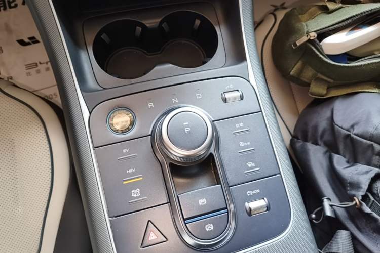 Used BYD Destroyer 05 2024 HONOR Edition DM-i 55KM Luxury Model Gear Lever