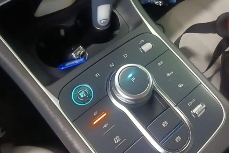 Used BYD Destroyer 05 2024 HONOR Edition DM-i 55KM Luxury Model Gear Lever