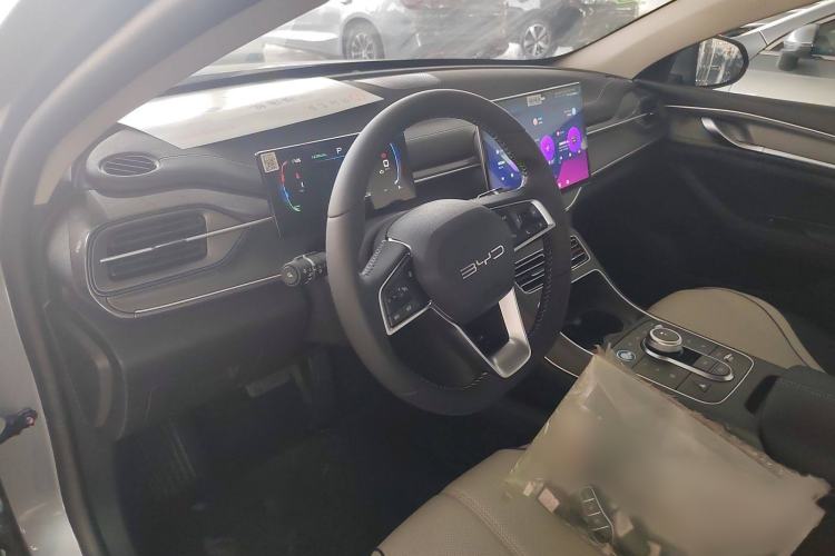 Used BYD Destroyer 05 2024 Honor Edition DM-i 120KM Luxury Model Interior 1