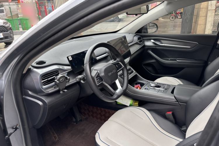 Used BYD Destroyer 05 2024 HONOR Edition DM-i 55KM Luxury Model Interior 2