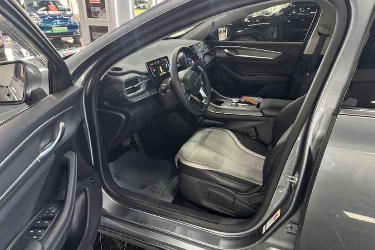 Used BYD Destroyer 05 2024 HONOR Edition DM-i 55KM Luxury Model Interior 2