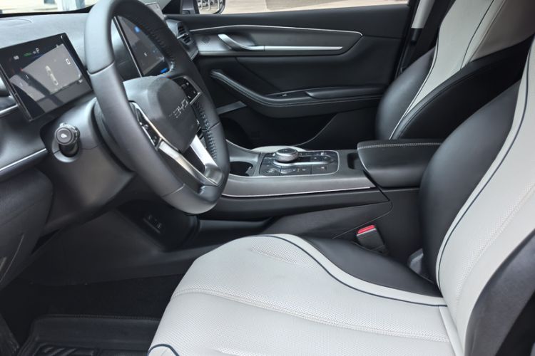 Used BYD Destroyer 05 2024 Honor Edition DM-i 120KM Luxury Model Interior 2