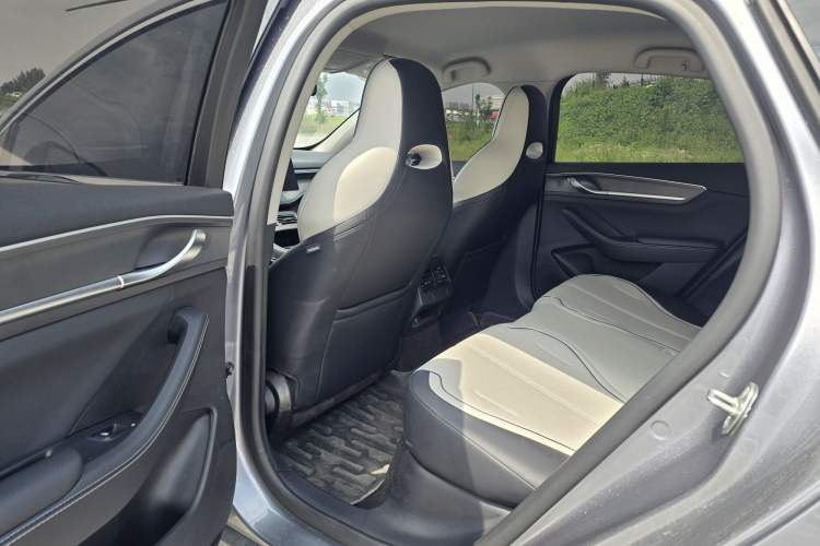 Used BYD Destroyer 05 2024 HONOR Edition DM-i 55KM Luxury Model Interior 2