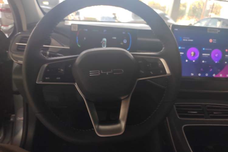 Used BYD Destroyer 05 2024 Honor Edition DM-i 120KM Luxury Model Interior 2