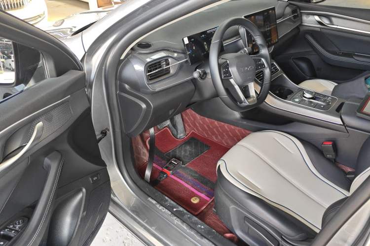 Used BYD Destroyer 05 2024 Honor Edition DM-i 120KM Luxury Model Interior 3