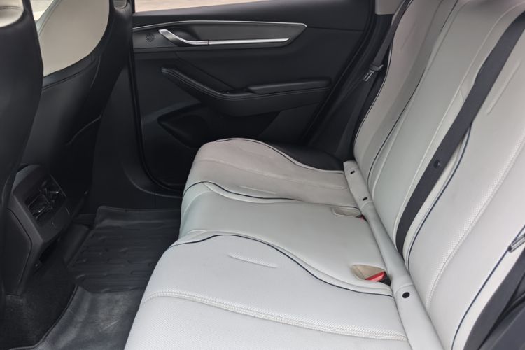 Used BYD Destroyer 05 2024 Honor Edition DM-i 120KM Luxury Model Interior 3