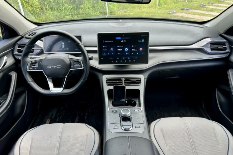 Used BYD Destroyer 05 2024 HONOR Edition DM-i 55KM Luxury Model Interior 3