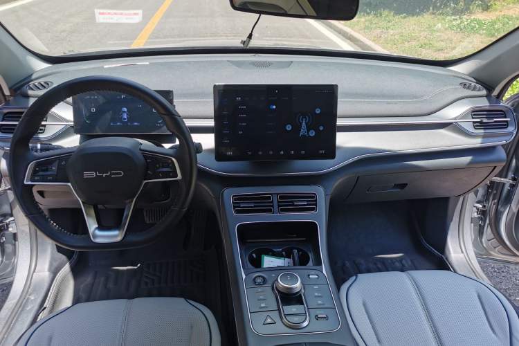 Used BYD Destroyer 05 2024 HONOR Edition DM-i 55KM Luxury Model Interior 4