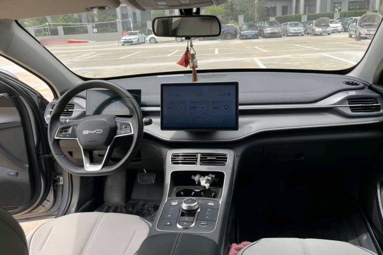 Used BYD Destroyer 05 2024 HONOR Edition DM-i 55KM Luxury Model Interior 4