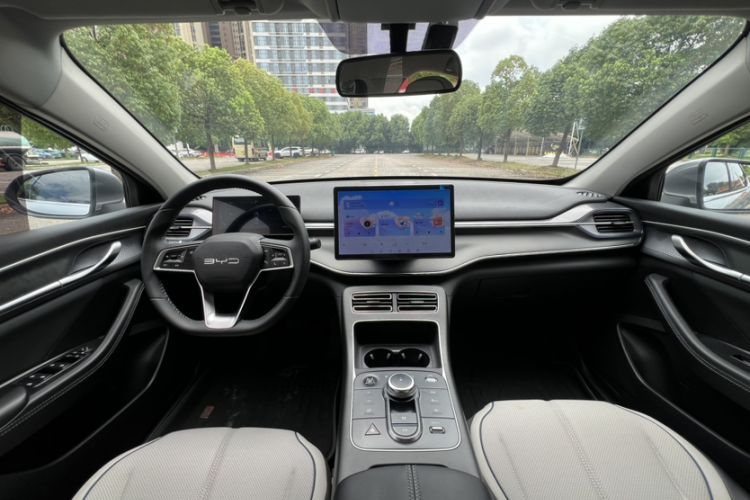 Used BYD Destroyer 05 2024 HONOR Edition DM-i 55KM Luxury Model Interior 6