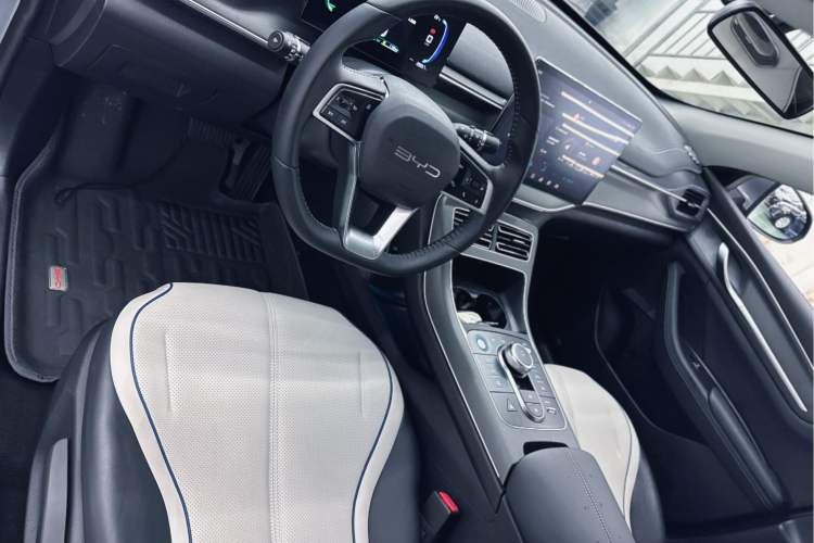 Used BYD Destroyer 05 2024 HONOR Edition DM-i 55KM Luxury Model Interior 6