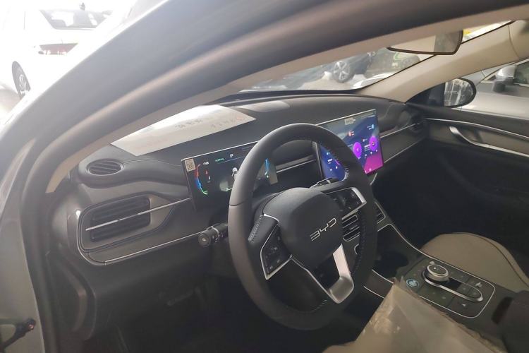 Used BYD Destroyer 05 2024 Honor Edition DM-i 120KM Luxury Model Interior 7