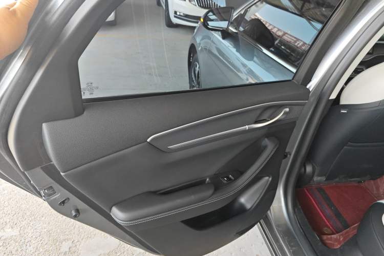 Used BYD Destroyer 05 2024 Honor Edition DM-i 120KM Luxury Model Interior 8