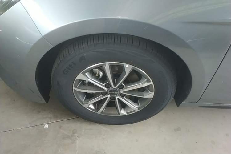 Used BYD Destroyer 05 2024 HONOR Edition DM-i 55KM Luxury Model Left Front Wheel Hub