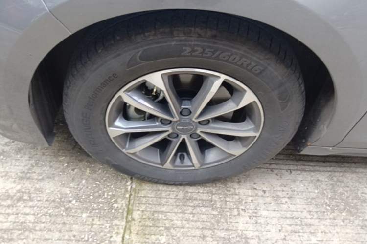 Used BYD Destroyer 05 2024 HONOR Edition DM-i 55KM Luxury Model Left Front Wheel Hub