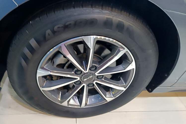 Used BYD Destroyer 05 2024 HONOR Edition DM-i 55KM Luxury Model Left Front Wheel Hub