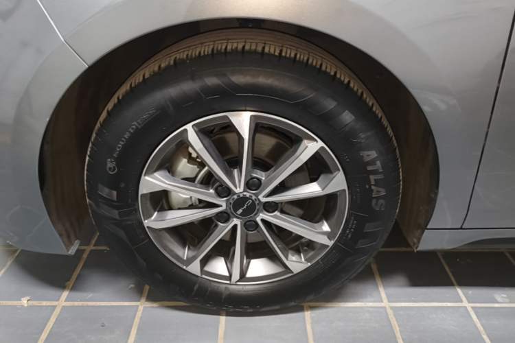 Used BYD Destroyer 05 2024 HONOR Edition DM-i 55KM Luxury Model Left Front Wheel Hub