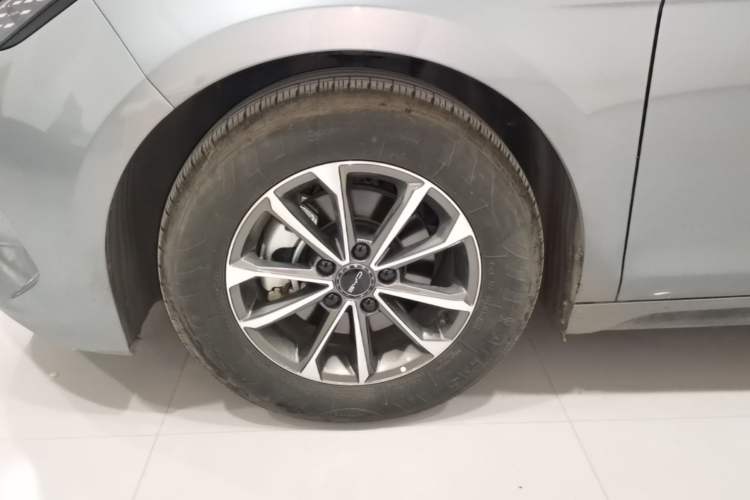 Used BYD Destroyer 05 2024 HONOR Edition DM-i 55KM Luxury Model Left Front Wheel Hub