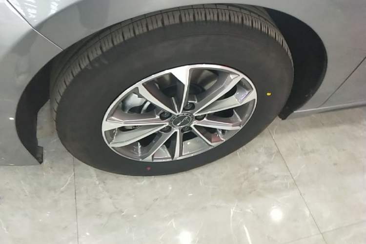 Used BYD Destroyer 05 2024 HONOR Edition DM-i 55KM Luxury Model Left Front Wheel Hub