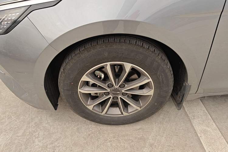 Used BYD Destroyer 05 2024 HONOR Edition DM-i 55KM Luxury Model Left Front Wheel Hub