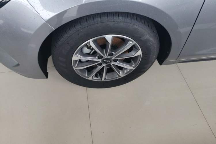 Used BYD Destroyer 05 2024 HONOR Edition DM-i 55KM Luxury Model Left Front Wheel Hub