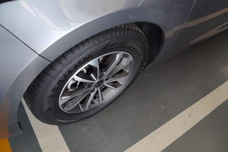 Used BYD Destroyer 05 2024 HONOR Edition DM-i 55KM Luxury Model Left Front Wheel Hub