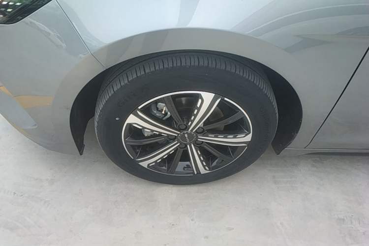 Used BYD Destroyer 05 2024 Honor Edition DM-i 120KM Luxury Model Left Front Wheel Hub